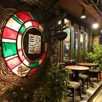 昼間はポカポカ温かい日差しが心地よい♪開放感にあふれたお席。大切なご友人・ペット連れ・の方等、楽しいひと時をごゆっくりとお過ごしください♪