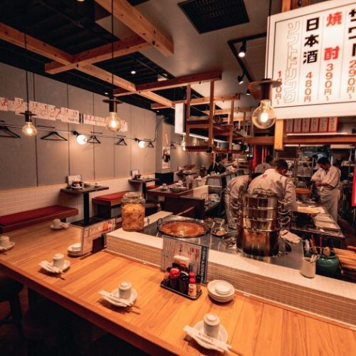 Smoking room available! A popular bar on Heiwa Street