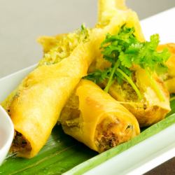 Crispy cheese spring rolls ~ curry flavor ~