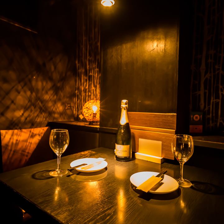 We have a complete private room that can be used for dates and joint parties in Shinjuku!