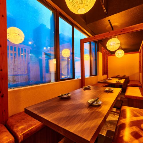 A private room with a sunken kotatsu table can be reserved for up to four people.You can chat with friends or colleagues.Please relax in the calm atmosphere created by the lighting.