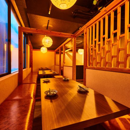 It is also ideal for groups.A private room with curtains and impressive soft indirect lighting with a Japanese theme.We can accommodate up to 90 people.Please feel free to contact us regarding the use of curtained private rooms for groups or private banquets.