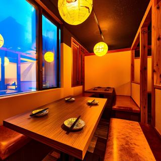 A private sunken kotatsu room that can be reserved for up to four people.You can chat with friends or colleagues.Please relax in the calm atmosphere created by the lighting.