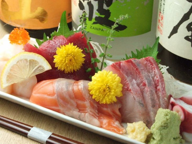 享受每天购买的新鲜海鲜♪也提供冲绳料理。