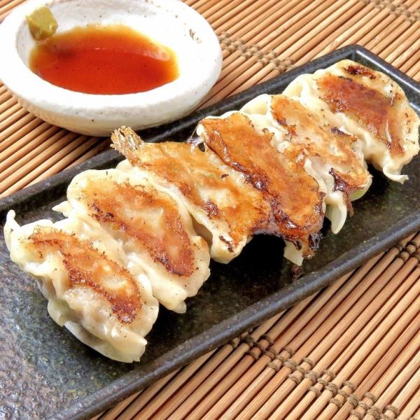 [Goes well with beer!] Bite-sized gyoza dumplings