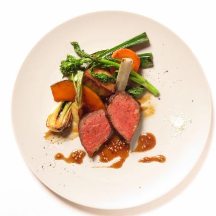 週年紀念日的完美選擇！保證讓您滿意！享受AO餐廳的招牌菜餚，【基礎套餐】僅需7,700日圓（含稅）。