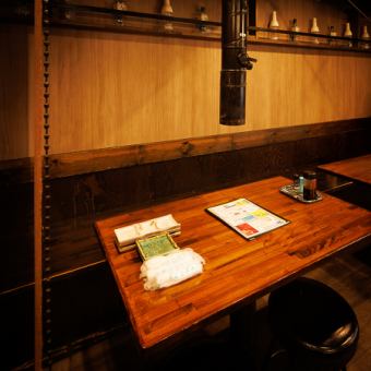 The interior of the restaurant has a bright, izakaya-like atmosphere.It is an open space where you can relax and unwind.Please drop in for a drink after work.