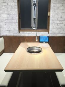 【家族や友人との特別な時間を】4名掛けのボックス席で、家族や友人との食事を楽しんでみませんか？ソファーに座りながら、美味しい料理と共にくつろぎの時間を堪能できます◎お子様連れの方も安心してご利用いただけるので、家族みんなで楽しいひとときをお過ごしください♪　※写真はイメージです