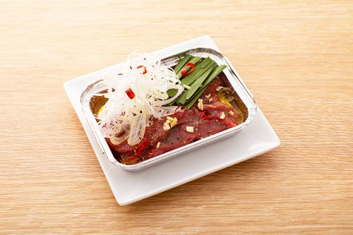 牛タン先のアヒージョ/ソーセージと長ねぎのアヒージョ 各