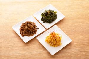 ナムル盛合せ(もやし・ほうれん草・ぜんまい)