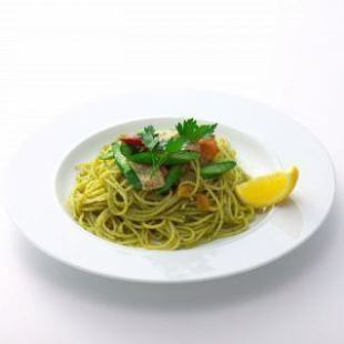 甜羅勒 peperoncino 和綠蘆筍