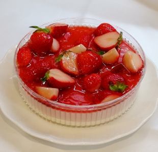 草莓炼乳慕斯
