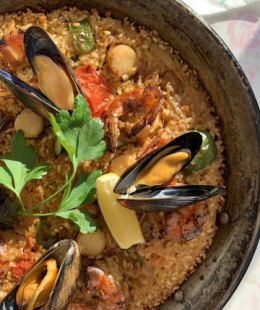 Paella dinner with plenty of seafood *Price is for 2 people