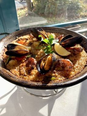 <Paella dinner with plenty of seafood> Various buffets + free drinks included ⇒ 3,344 yen (tax included)