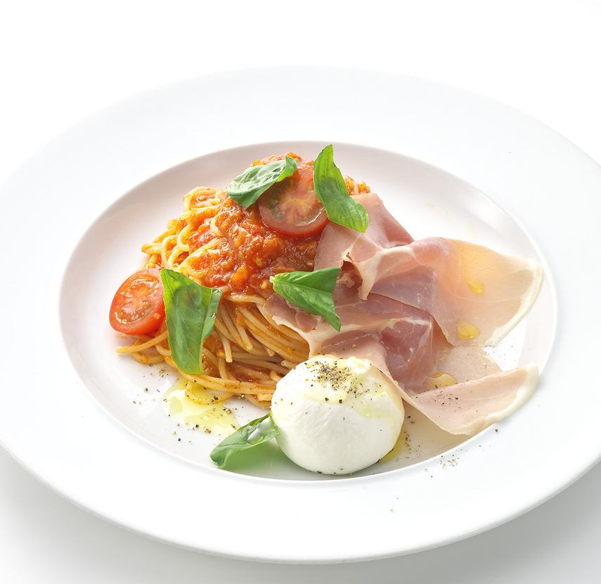 夏のパスタ♪ブラッティーナチーズと生ハムの冷製トマトソース6/8スタート 