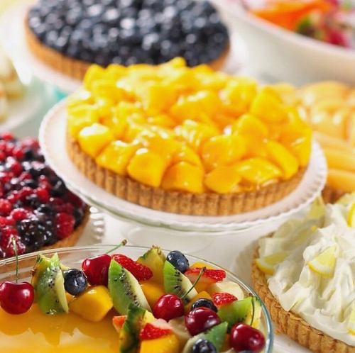 夜はケーキもバイキング★