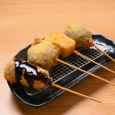 【ぶっちゃん自慢の串揚げ】北海道産の素材を使用した本格串揚げ。豚バラを巻いたものや、甘い変わり種も♪