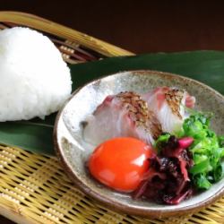 明石鯛ユッケと山形産つや姫の小結び