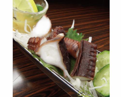 用大葱和味噌调味的黄尾鱼 / 切碎的冲绳章鱼生鱼片