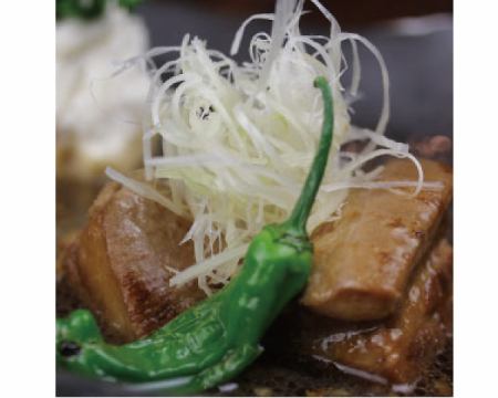 Rafute stewed for a long time with pork from the prefecture
