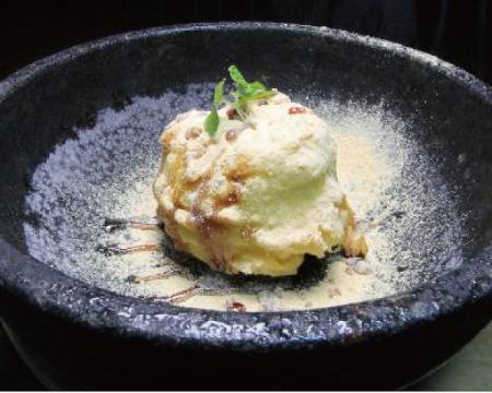 Black honey soybean flour ice cream tempura