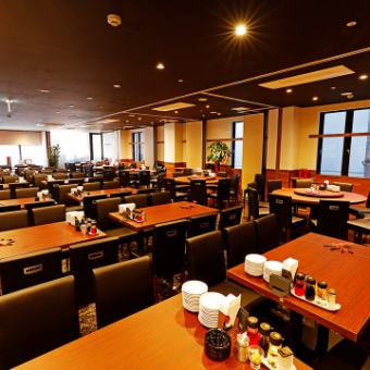 It has a gorgeous and open atmosphere like a Chinese restaurant.The table seats are spacious and casual seats and relaxing seats with sofas ♪