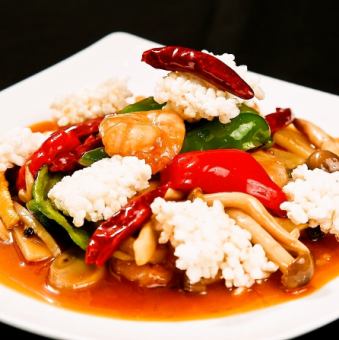 Stir-fried shrimp and sardines in Sichuan style / stir-fried squid and peanuts with chili pepper