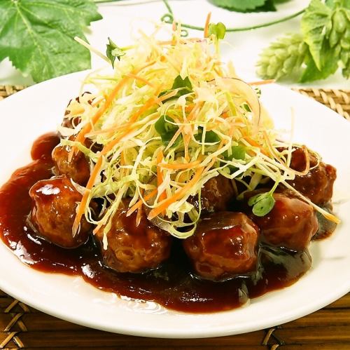 Pork dumplings with black vinegar sauce / stir-fried chicken and cashew nuts