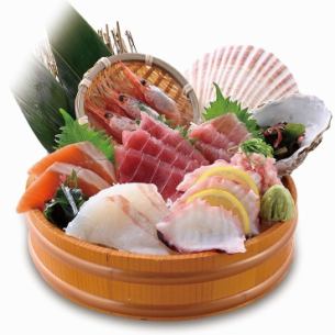 A hearty platter of seven kinds of sashimi