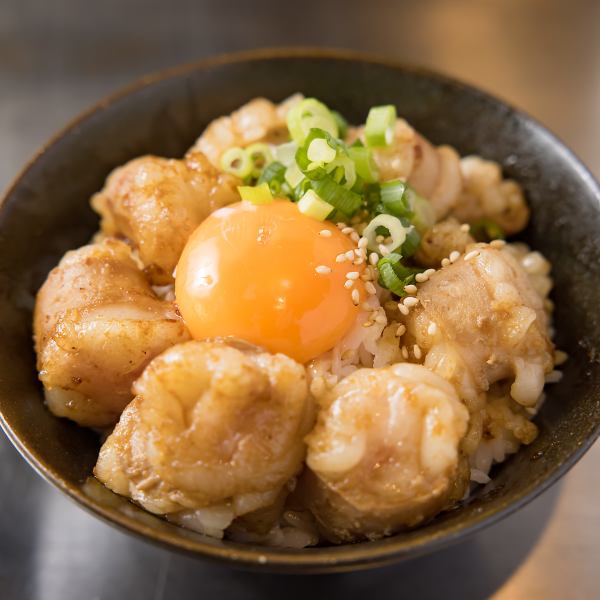 明るく活気のある大衆的な雰囲気なので、肩肘張らずにリラックスして過ごせます。 お仕事帰りの一杯や休日のランチなど、シーンを問わずお気軽にご利用ください。もちろん、お食事だけでも大歓迎です。