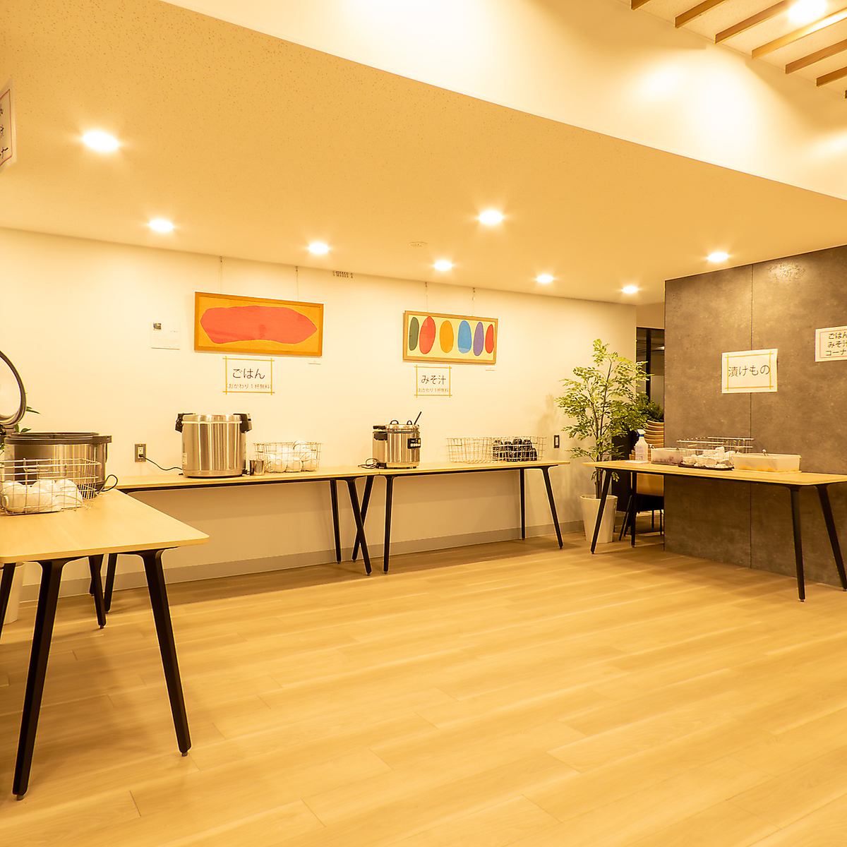 A cafeteria located inside the prefectural office, conveniently located near the station. Enjoy our delicious and affordable lunch menu, including set meals and udon noodles!