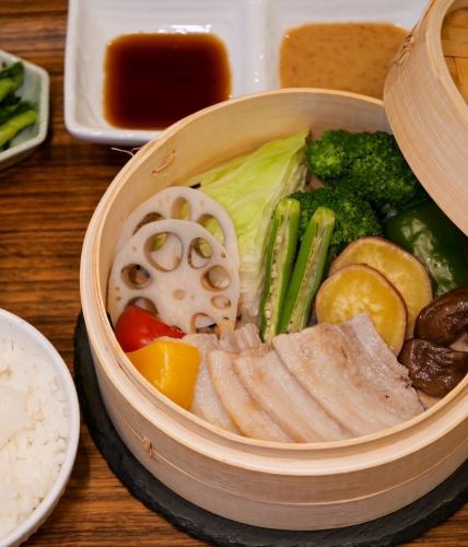 Steamed seasonal vegetables and pork set meal