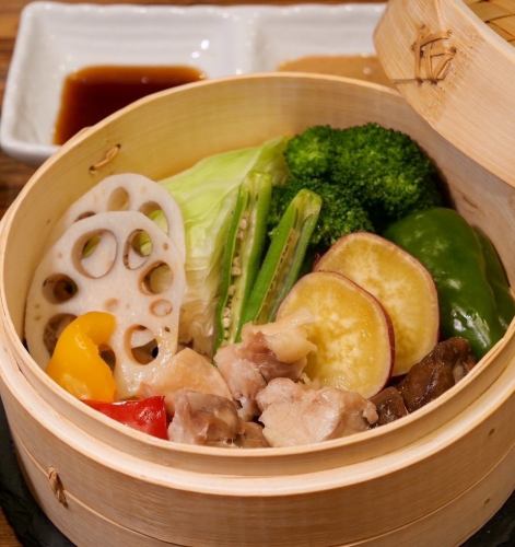 Steamed seasonal vegetables and chicken set meal