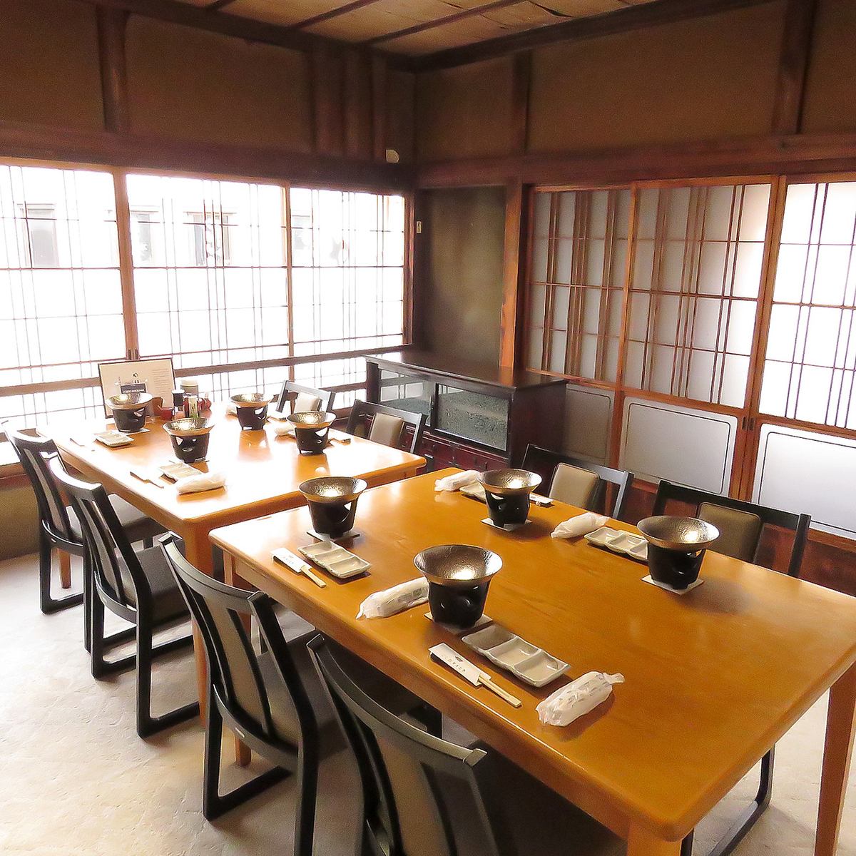 6名様でご利用可能な個室が2部屋。最大で10名～18名で利用可能◎