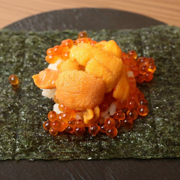 Luxury sushi with sea urchin and salmon roe