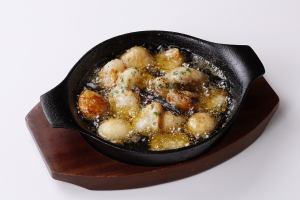 小エビとマッシュルームのアヒージョ