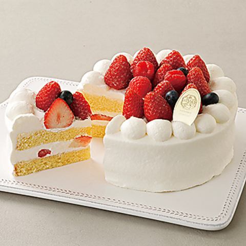 姉妹店のお菓子工房で作った自慢の各種ホールケーキご用意！