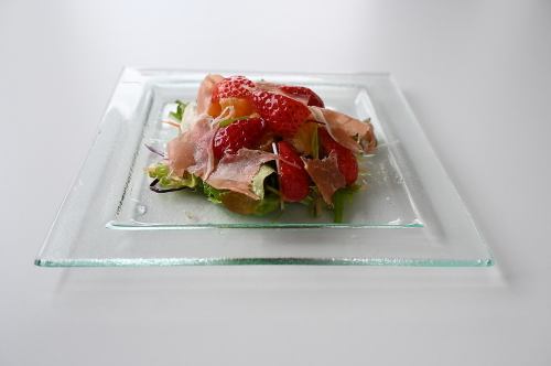 【3、4月】いちごと甘夏の生ハムサラダ