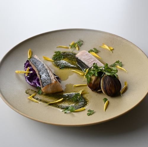 【平日限定】鰆のロースト季節の山菜添え 大葉のブールブランソース