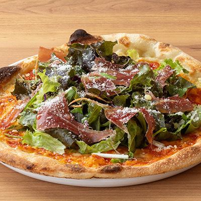 スペイン産生ハムとサラダピザ