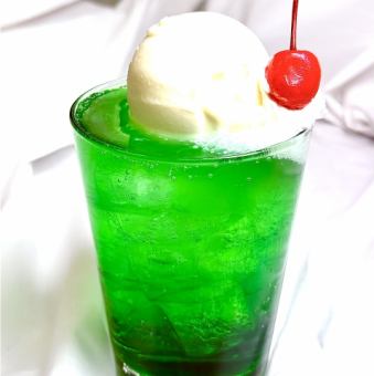 昔ながらのクリームソーダ