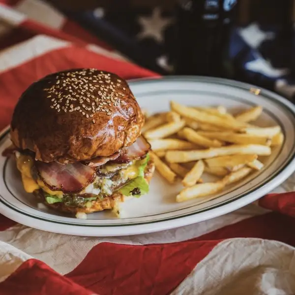 【ベーコン×溢れ出るチーズ×肉汁】★ベーコンチーズバーガー★1860円♪