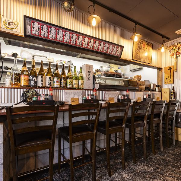 カウンター席ではオーナー自らが注ぐ一杯一杯に魂を込め、お客様との会話を大切にしています。仕事帰りの一杯から、特別な日の宴会まで、様々なシーンで利用できる居心地の良い空間です。心温まるおもてなしと本物の味わいを求める方々はぜひ足をお運びください。