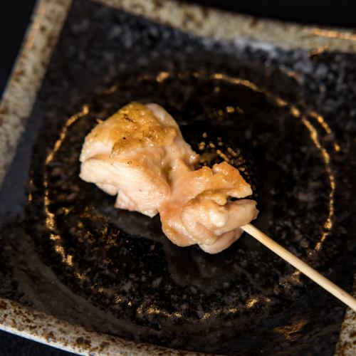 【地鶏が香ばしい】もも串　550円(税込)