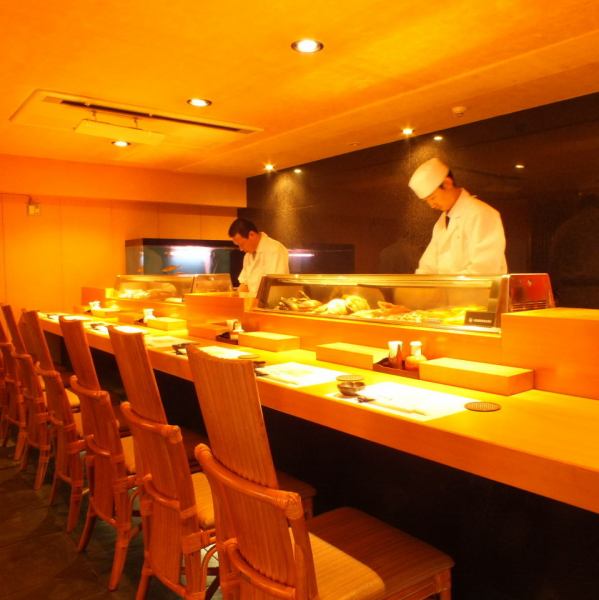 At the counter, you can enjoy conversation with Itamae.This is a popular seat for adults and regular customers.※ This course is also recommended [Domestic Kuroge Wagyu Beef] Autumn Shari Toshi Luxury Steak Course 8 dishes 12000 yen ⇒ 9000 yen (excluding tax)