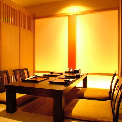To a dinner party.Digging tatami room