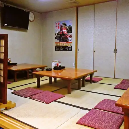 店舗貸切は最大30名様まで対応可能。お座敷席を中心に、ゆったりとした空間で大人数のご宴会をお楽しみいただけます。会社の飲み会や各種集まりにもおすすめです。