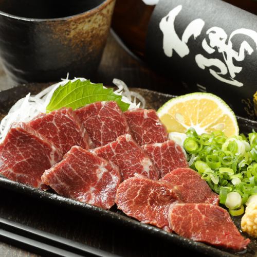 [Specially selected horse sashimi] We carefully select marbling with a good balance using dashi stock and sour sauce.