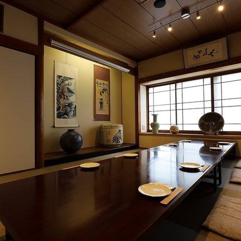 [There is also a counter and a tatami room♪] The counter seats are recommended for solo travelers♪ It's close to the station, so you can stop by after work.It's perfect for a date, so please stop by!