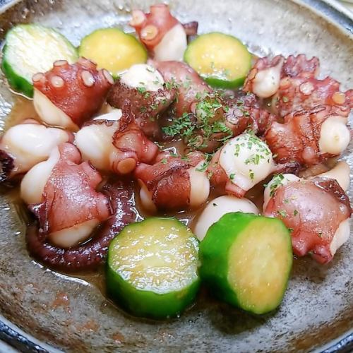 Octopus butter/shrimp and scallop stir-fried with mayonnaise